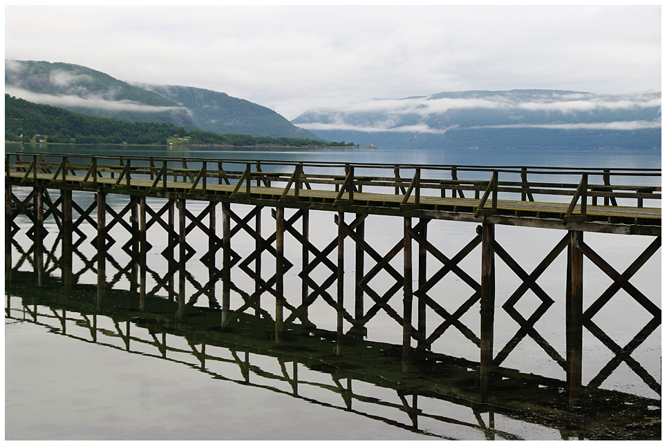 Steg im Fjord